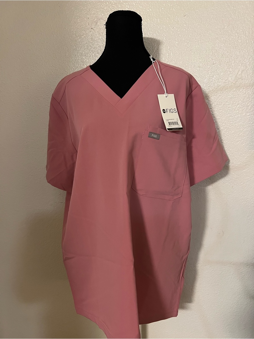 NWT Figs Men's V-Neck Scrub Top in Rose